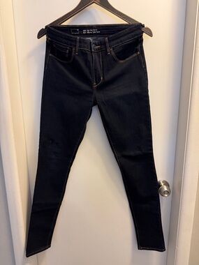 Levi’s High-Rise Skinny jeans